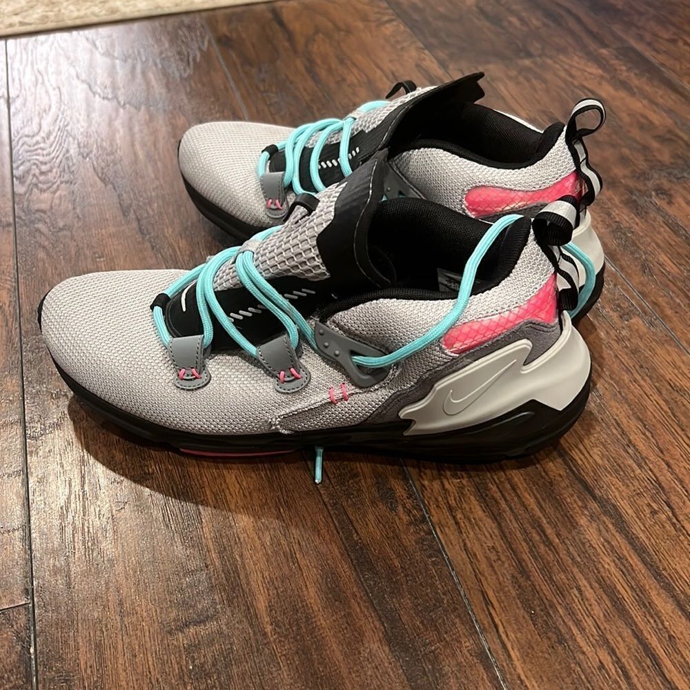 Nike Mens Zoom Moc South Beach Running Shoes.‎ Size: US 9 in GUC